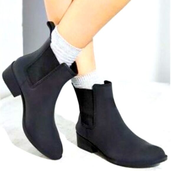 NWT Jeffrey Campbell PLAY Black Matte Rubber Ankle Boots Size 7 - Picture 1 of 10